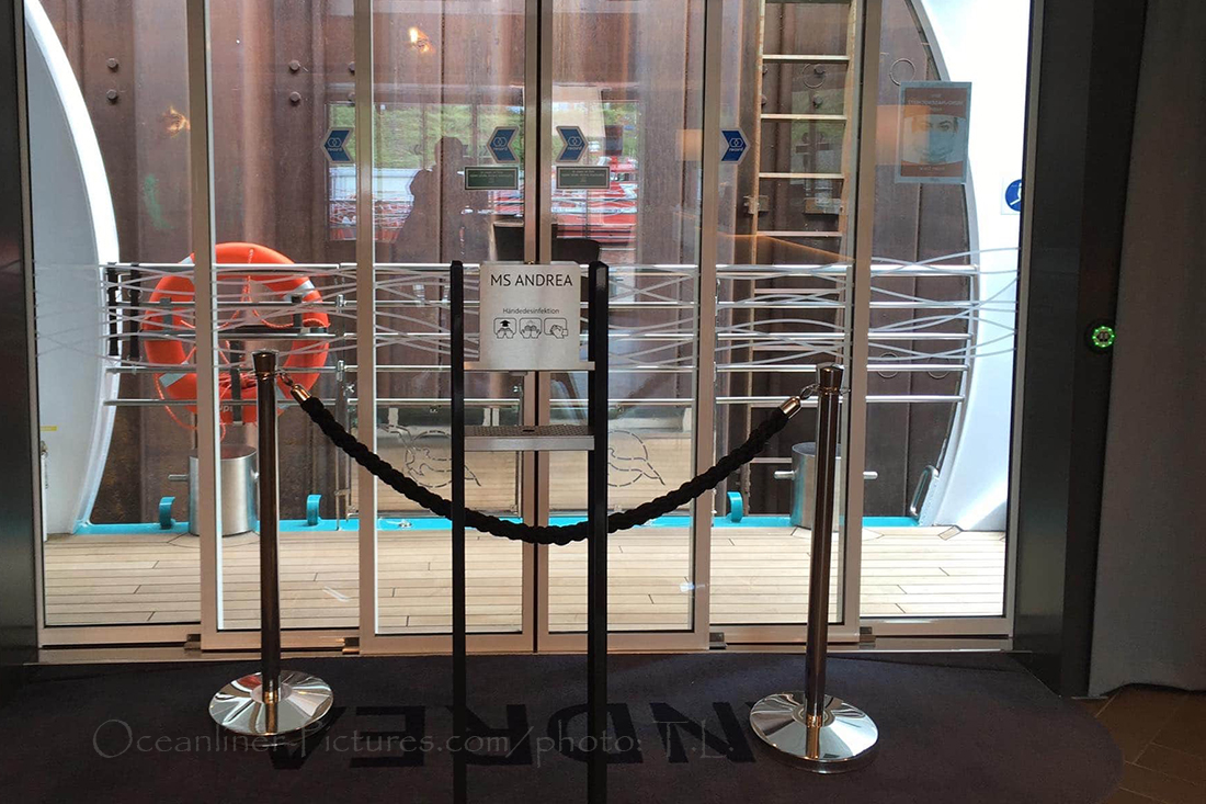 Desinfektionsspender MS Andrea Eingang Desinfektionsspender MS Andrea Eingang