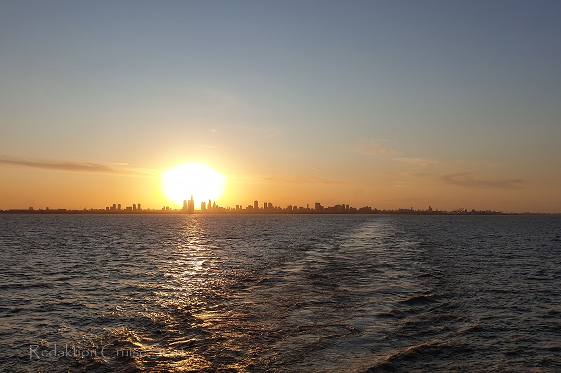 Sonnenuntergang MS Amera vor Buenos Aires Sonnenuntergang MS Amera vor Buenos Aires